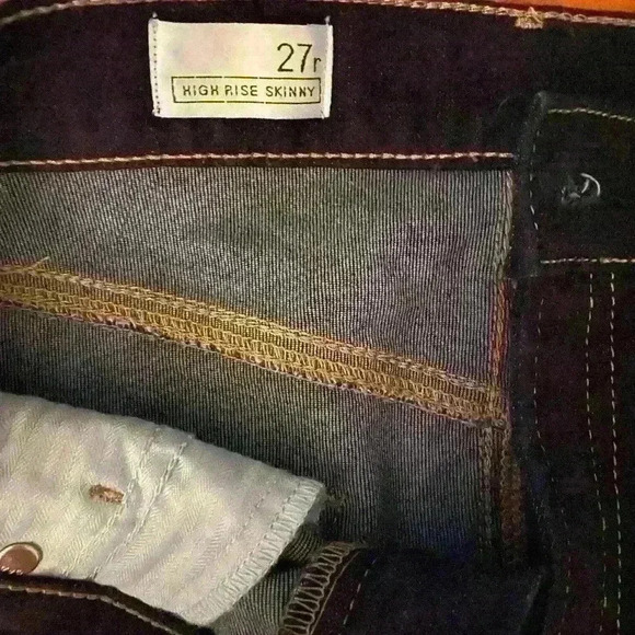 High Rise Gap skinny dark wash jeans - Picture 3 of 3